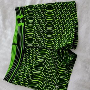 UNDER ARMOUR PERFORMANCE SHORTS